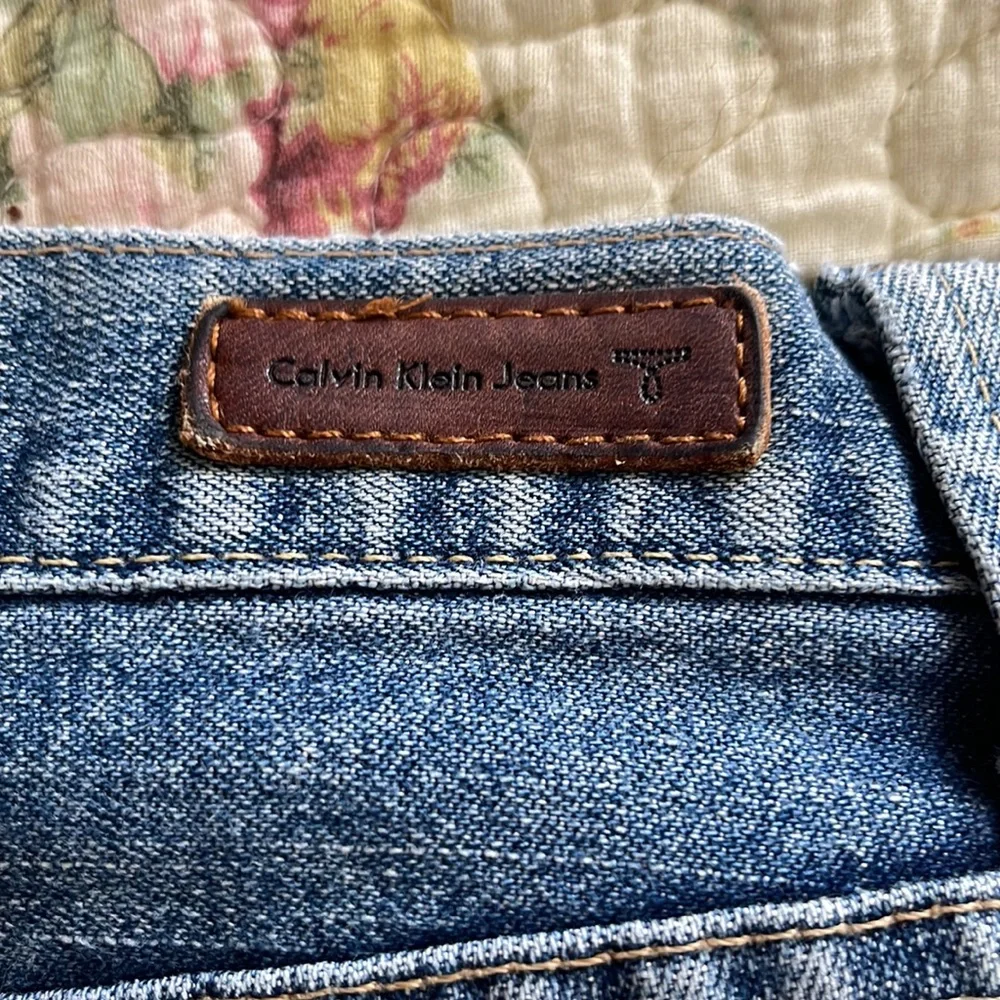 Calvin Klein Cuffed Crop Jean - Picture 8 of 8